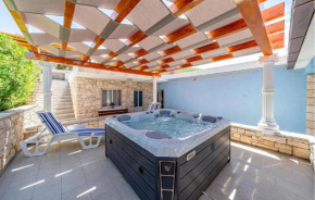 Beautiful Home In Prigradica With Jacuzzi